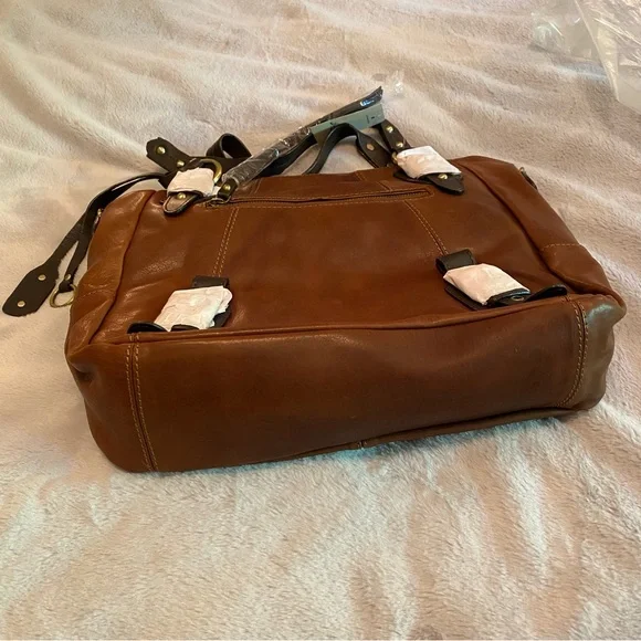 Lucky Brand Buckman Tote in Cognac with zipper close and zip pockets NWT - Picture 4 of 16